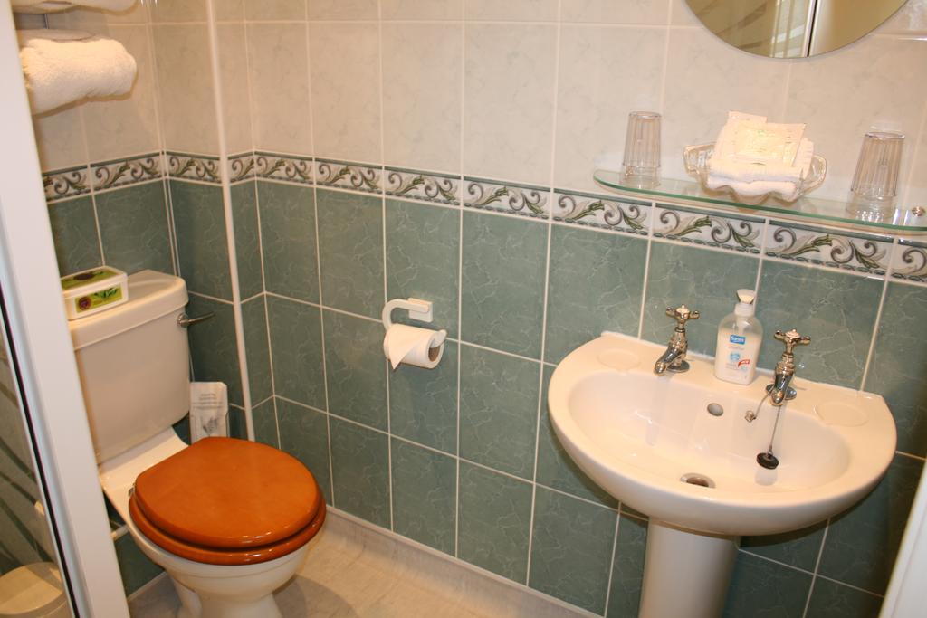 Bridge House B&B Cheltenham Extérieur photo